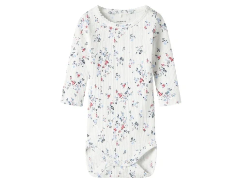 Hvid langærmet baby body med blåt og rødt blomsterprint fra Name It 13241122 cloud dancer